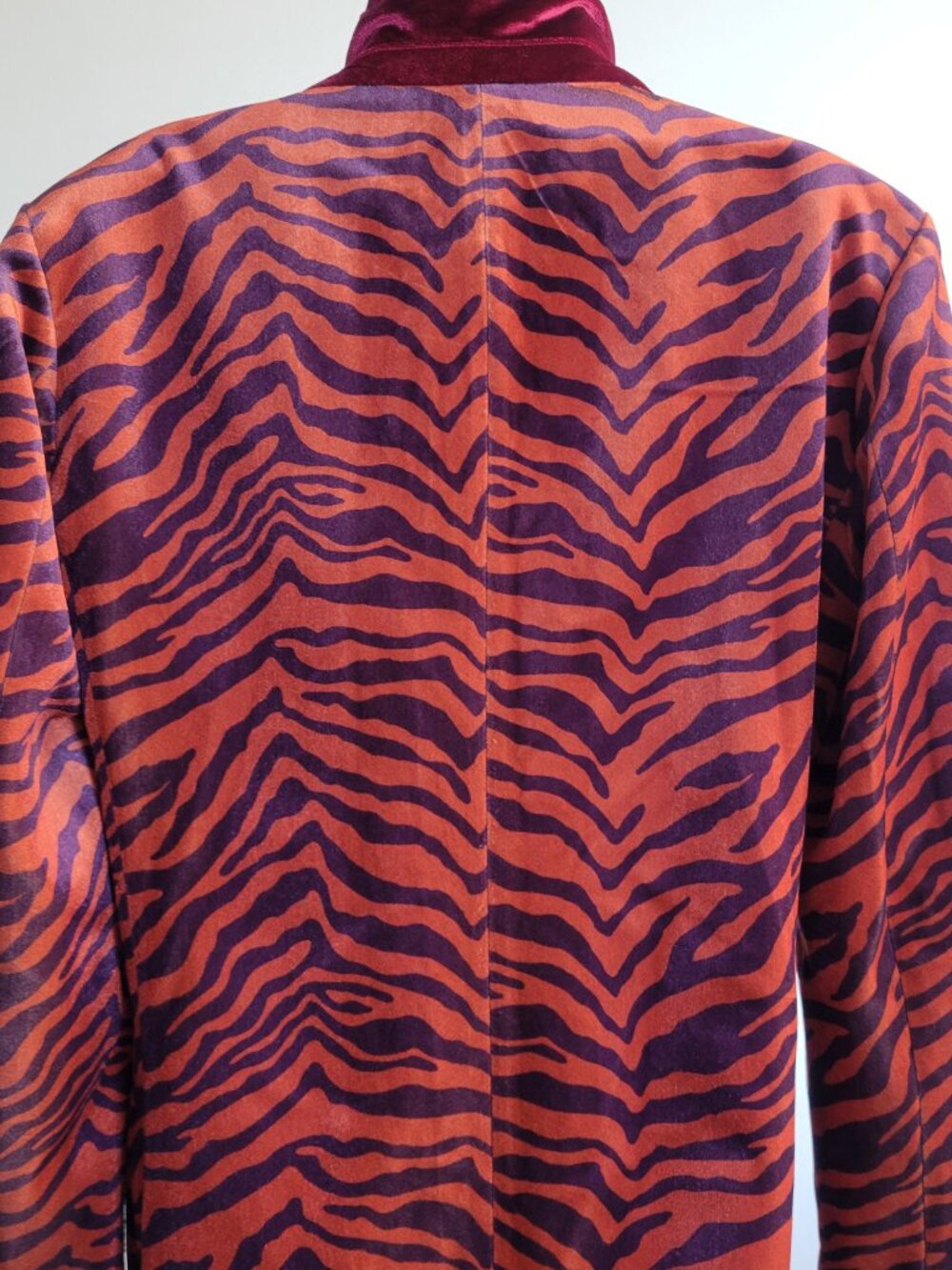 NWOT Women’s Velvet Zebra Print Blazer | Purple & Orange | Gold Mesh Trim | Size - Picture 3 of 15